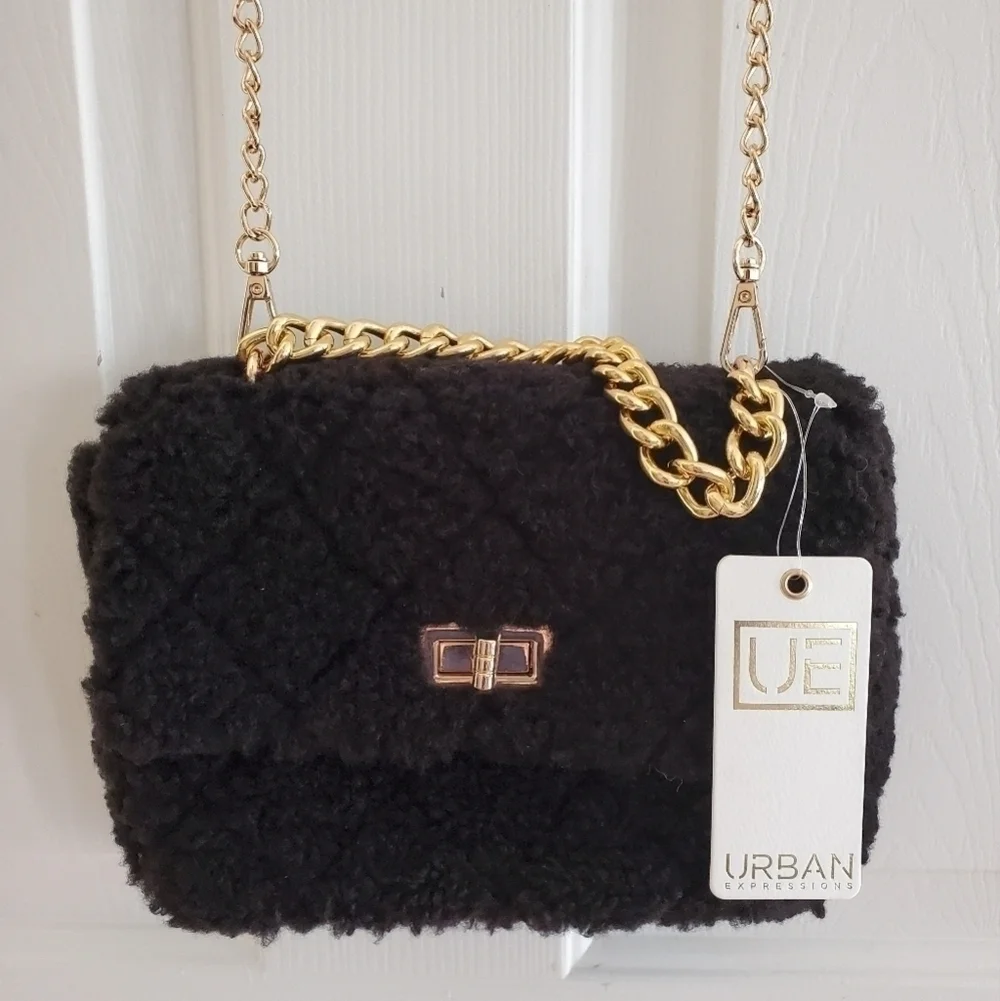 Urban Expressions Corriedale Crossbody in black